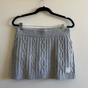 Alo Cable Knit Winter Bliss Mini Skirt
Size XS
Athletic Heather Grey
